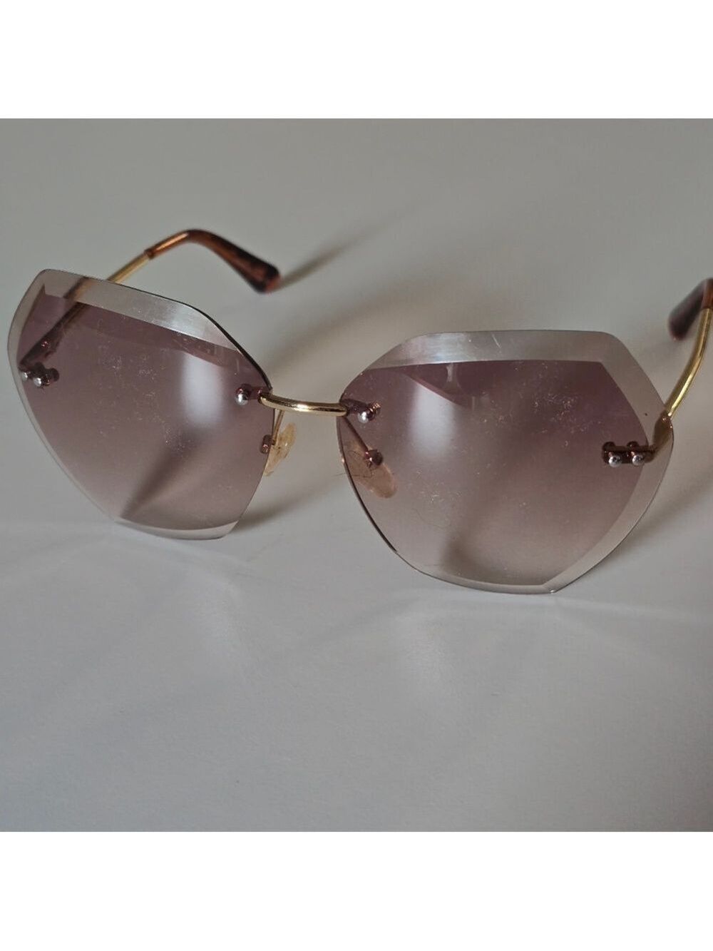 Elegant Gold Sunglasses with Brown Lenses - Picture 5 of 5